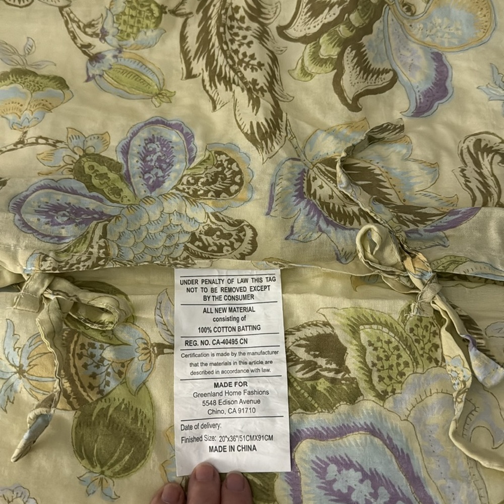 Beautiful King Comforter and King Shams - Picture 4 of 6